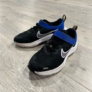 Nike tennis shoes size 11c in black